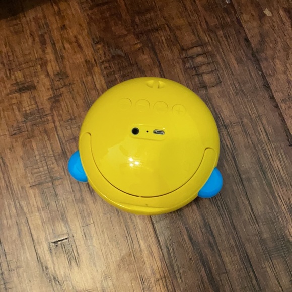waterproof emoji speaker - Picture 2 of 3